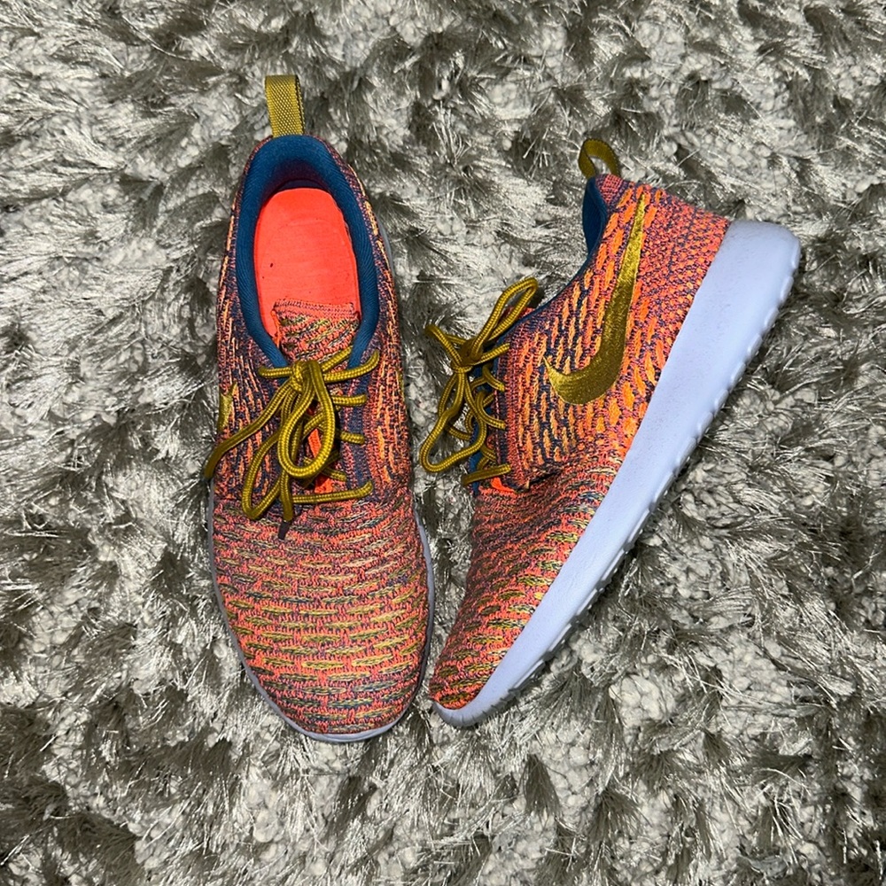 Nike Roshe Run size 6